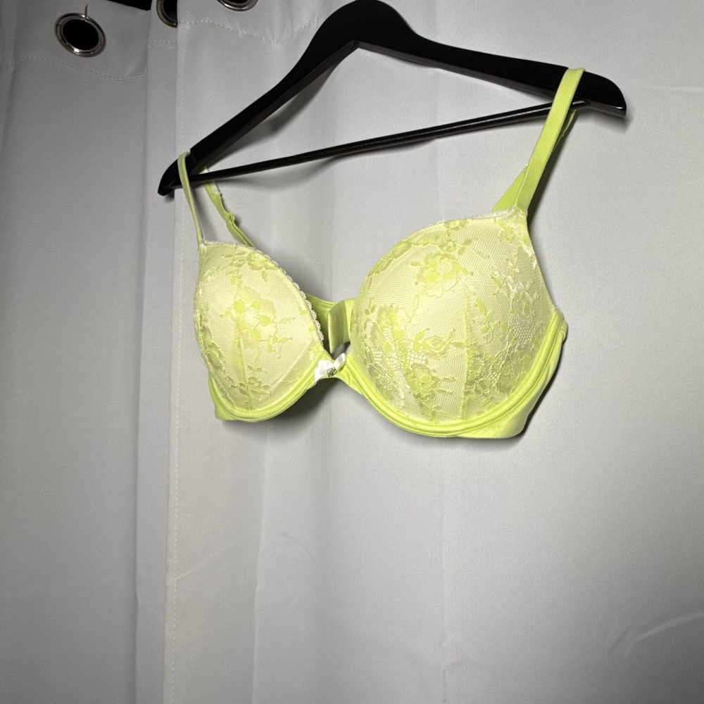 Victoria’s Secret Lace Underwire Bra in Lime - Body by Victoria Push Up Bra - Picture 2 of 5